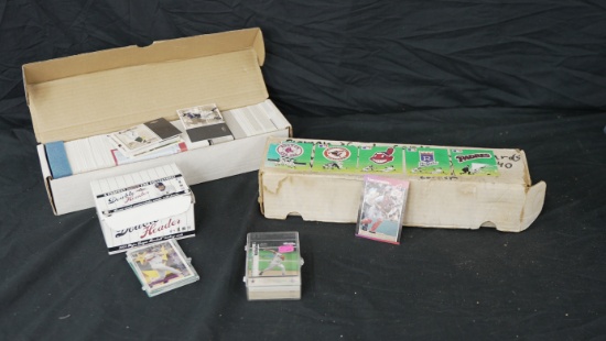 MISC LOT OF BASEBALL CARDS