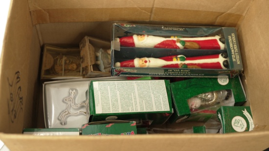 VINTAGE LOT OF CHRISTMAS ITEMS