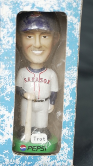 SARASOX TROT PEPSI BOBBLE HEAD IN BOX BOX HAS DAMAGE