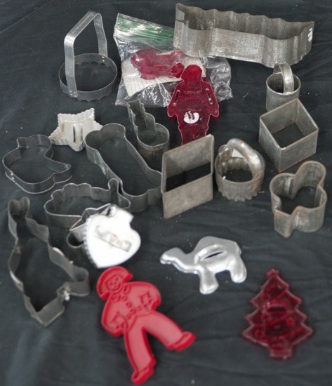 VINTAGE LOT OF MISC COOKIE CUTTERS