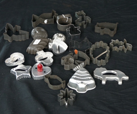 VINTAGE LOT OF MISC COOKIE CUTTERS