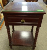 SMALL SIDE TABLE WITH GLASS ON TOP