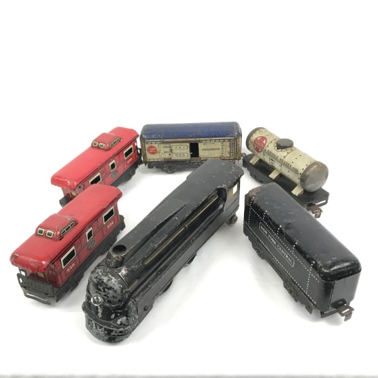 PRE WAR  AMERICA FLYER ENGINE & 5 CARS SEE PICTURE