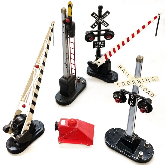 LIONEL ACCESSORIES FOR TRAIN SETS.
