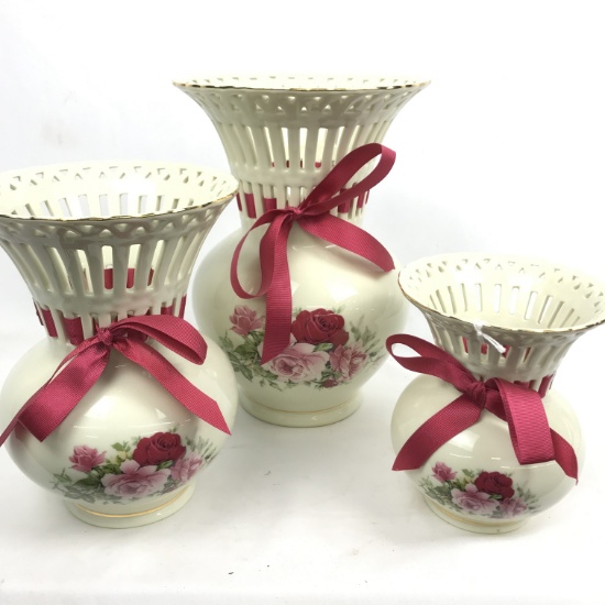 LOT OF 3 FORMALITIES VASES