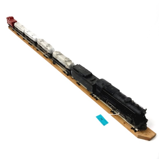 LIONEL CORP. TRAIN SET ENGINE# 675 + 6 CARS