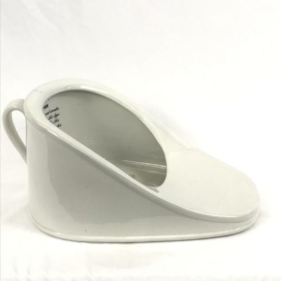 VINTAGE PORCEILON BED PAN