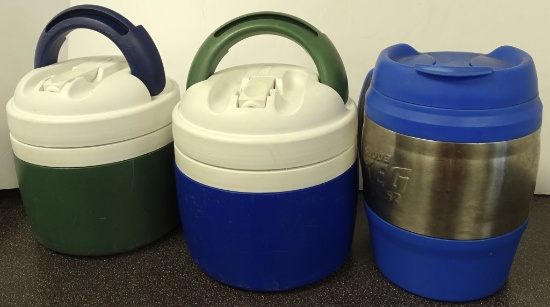 2 IGLOO INSULATED BEVERAGE HOLDERS & BUBBA KEG