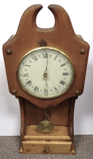 BATTERY OPERATED PINE CLOCK