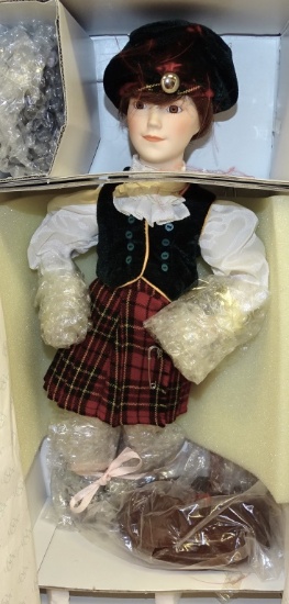STUNNING DOLL OR THE WORLD SCOTLAND 15"