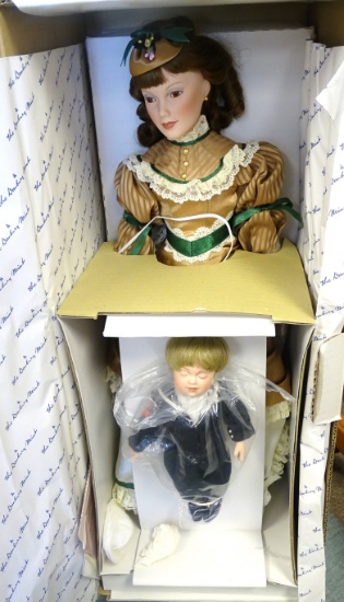 SLEPPY SALEM DOLLS BY DSNBURY MINT.2 DOLLS