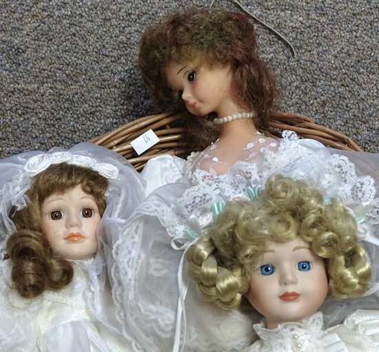 FLOWER BASKET WITH A LOT OF 3 BRIDES DOLLS