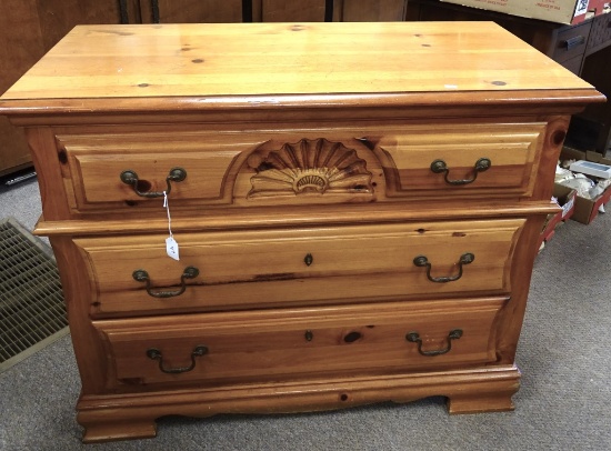 PINE 3 DRAWER CHEST SCALLOPED DESIGN 18"X38"X30"