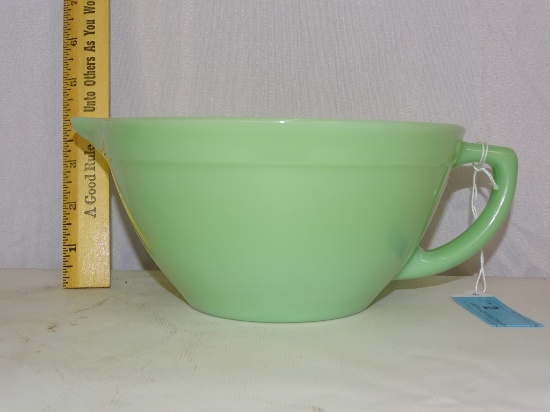 GREEN JADEITE BATTER BOWL W/ SPOUT