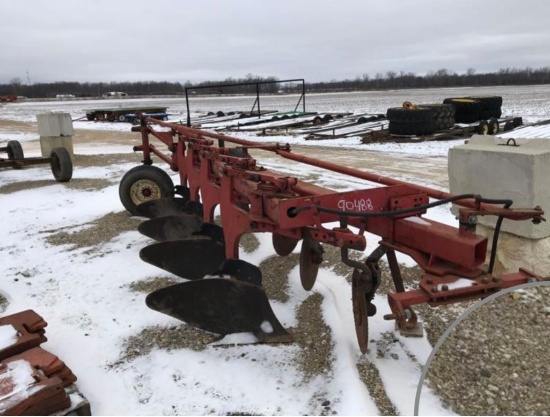 90488- IH 720 5 BTTM TOGGLE TRIP PLOW W/COULTERS