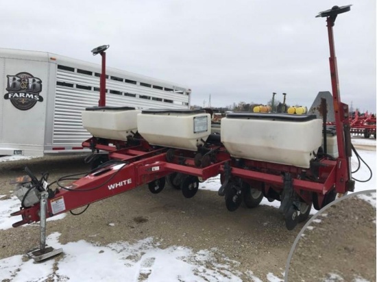 92512- WHITE 6100 6 ROW 30? PLANTER, DRY FERTILIZER, DOUBLE DISC OPENERS, VACCUM, 540 PTO PUMP, ALL
