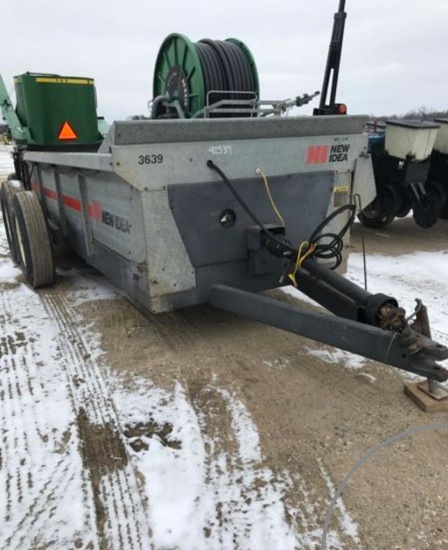 92537- NEW IDEA 3639 MANURE SPREADER, TANDEM AXLE, 2? BEATER, SLOP GATE