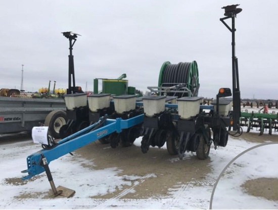 92548- KINZE 2000 6/11 PLANTER, NO-TILL, 6 PRECISION ROW UNITS, FINGER PICKUP