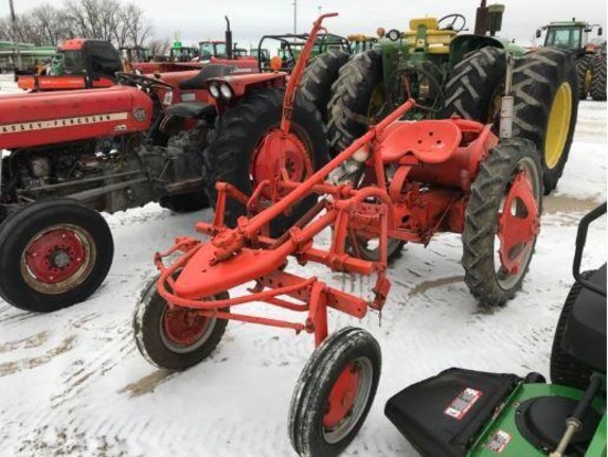 92649- A/C G TRACTOR, GAS, ORIGINAL, LIFT BRACKETS, CULTIVATORS
