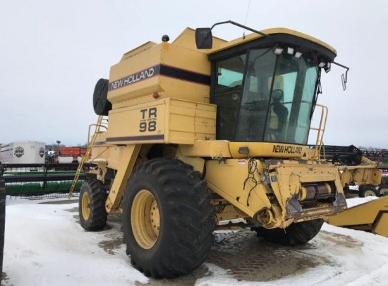 92707- NEW HOLLAND TR 98 TWIN ROTOR COMBINE, 3200 ENGINE/2300 SEPERATOR HOURS, 30.5-32 TIRES (STEVE