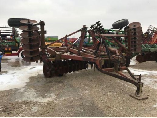 92716- INTERNATIONAL 490 DISC, 20' (STEVE BENDER FARM RETIREMENT)