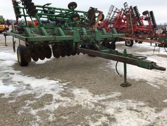 92717- JOHN DEERE 712 DISC CHISEL, 9 SHANK W/LEVELER BAR (STEVE BENDER FARM RETIREMENT)