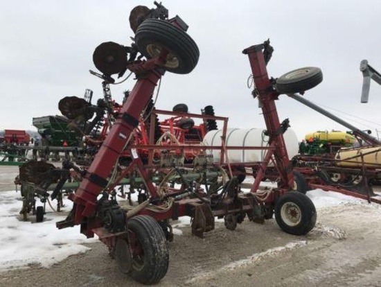 92719- 3PT 15 KNIFE TOOLBAR APPLICATOR (STEVE BENDER FARM RETIREMENT)