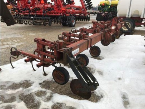 92721- KEWANEE 6 ROW 30" ROW CULTIVATOR (STEVE BENDER FARM RETIREMENT)