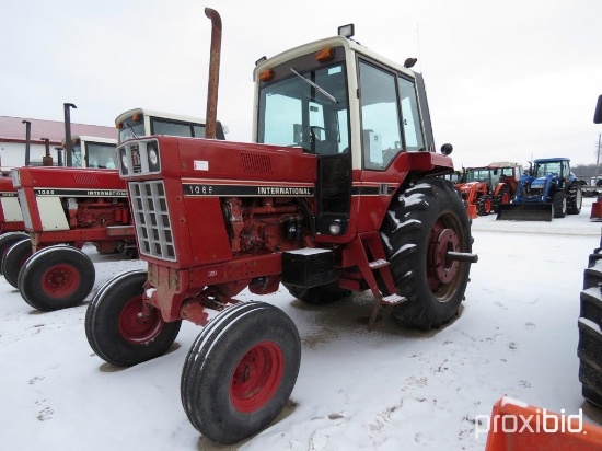 92731- INTERNATIONAL 1086 TRACTOR, 18.4-38 TIRES, REAR WEIGHTS, CAB AIR/HEAT, 3PT., 2 PTO, 2