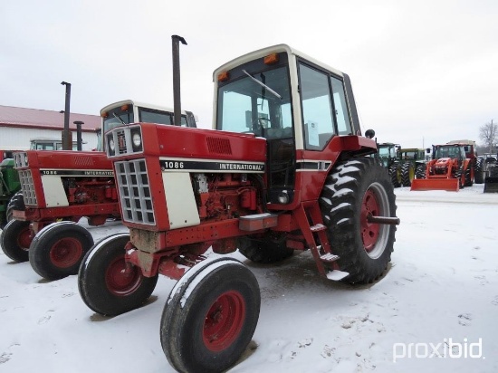 92732- INTERNATIONAL 1086 TRACTOR, 18.4-38 TIRES, 3PT.,2 PTO, 2 HYDRAULICS, QUICK HITCH, CAB