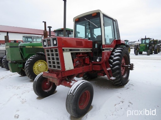 92733- INTERNATIONAL 1086 TRACTOR, 18.4-38 TIRES, REAR WEIGHTS, HUBS, 3PT., 2 PTO, 2 HYDRAULIC, CAB