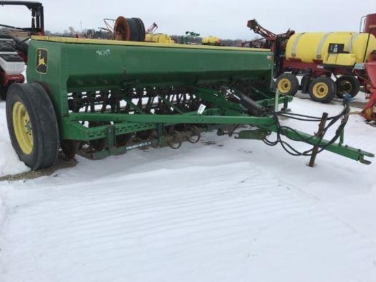 92749- JOHN DEERE 8300 GRAIN DRILL, 23 HOLE, DRAG CHAINS, TRAC ELEMINATOR