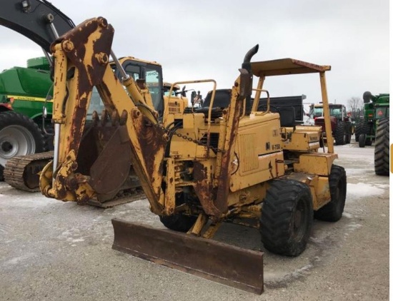 92964- VERMEER V-7550 TRENCHER/BACKHOE, OPEN STATION, FRONT BLADE, 923 HOURS SHOWING