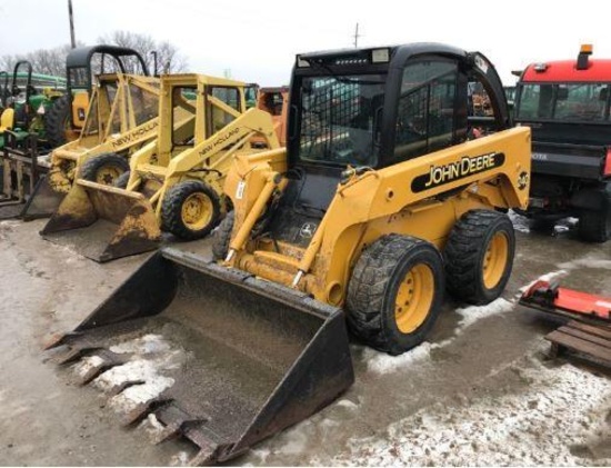 92969- JOHN DEERE 240 SKID STEER, DIESEL, CAB, AUX. HYDRAULIC, POWER TACH FOR BUCKET, 868 HOURS