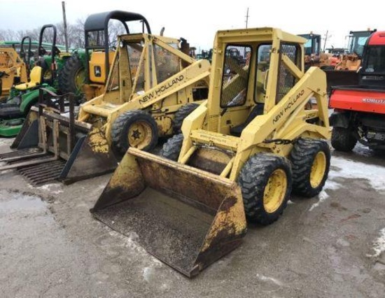 92985- NEW HOLLAND L425 SKID STEER, OPEN STATION, GAS, 523 HOURS SHOWING
