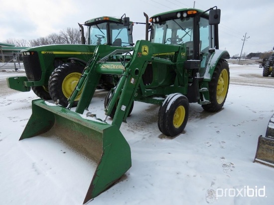 93096- JOHN DEERE 6220 TRACTOR W/JD 640 LOADER, 2WD, CAB AIR/HEAT, REAR WEIGHTS, 15.5-38 TIRES,