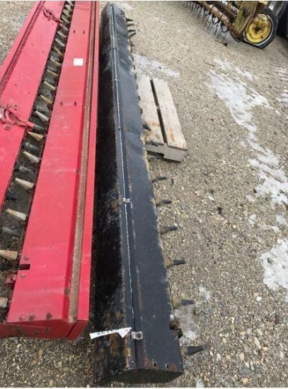 93132- INTERNATIONAL 21 HOLE GRASS SEEDER (BLACK BOX FOR 5100/5300 GRAIN DRILL)