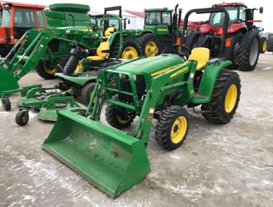 93247- JOHN DEERE 3032E TRACTOR, 4X4, OPEN STATION, HYDROSTAT, W/305 JD LOADER, R4 TIRES, 3PT., PTO,