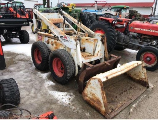 93785- MELROE BOBCAT 500 SKID STEER, GAS, NO ROPS, SELLS W/MANURE AND MATERIAL BUCKET, HOURS UNKNOWN
