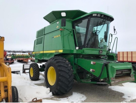 93821- JD 9510 COMBINE, 4309/3574 HRS SHOWING, 30.5-32 TIRES, OVER 15,000 SPENT AT JD (FIKE BROTHERS
