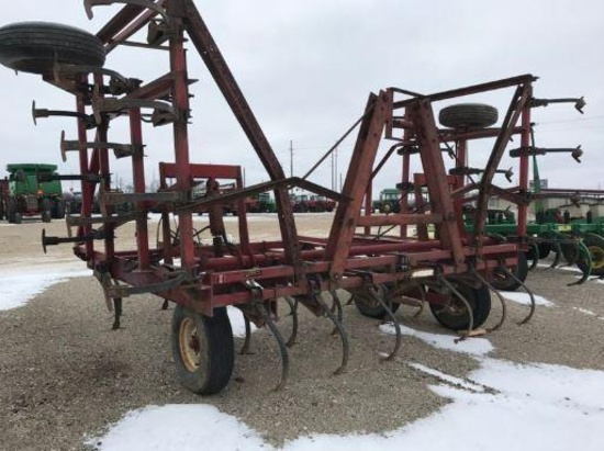 93833- INTERNATIONAL 4600 FIELD CULTIVATOR, 22? (FIKE BROTHERS FARM RETIREMENT)