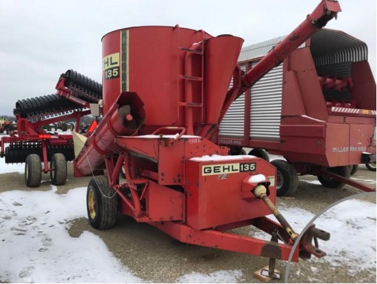 93922- GEHL 135 GRINDER MIXER, SIDE DRAG, SCALES