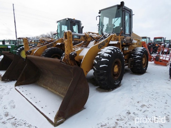 93970- CASE 621B XR ARTICULATED LOADER, CAB/HEAT, 20.5-25 TIRES, 8044 HOURS SHOWING
