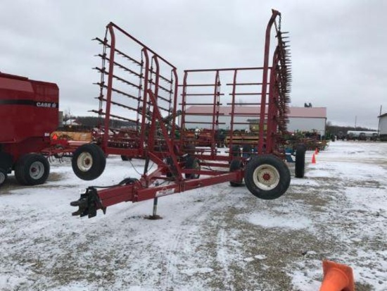92435- MCFARLANE 8 BAR PULL TYPE FOLDING HARROW