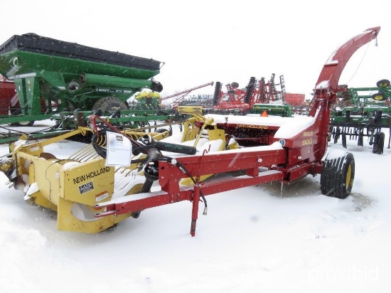 92754- NEW HOLLAND 900 SILAGE CHOPPER, SELLS W/HAY HEAD AND 2 ROW CORN HEAD