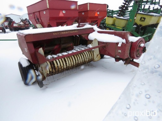 92998- INTERNATIONAL 435 SQUARE BALER, TWINE TIE