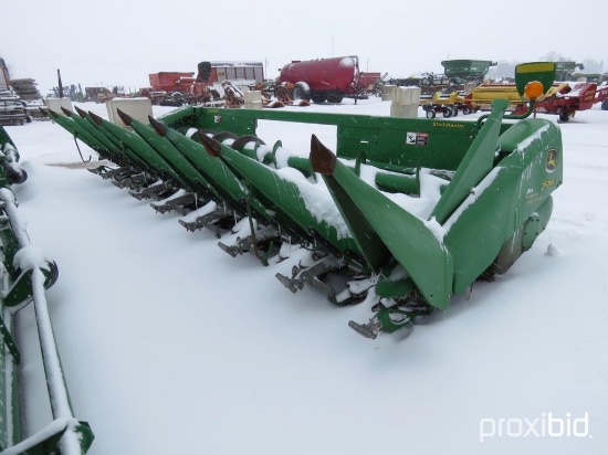 93064- JOHN DEERE 608C 8 ROW 30" CORN HEAD, STALK MASTER, SINGLE POINT HOOKUP, DOUBLE DRIVE, #740632