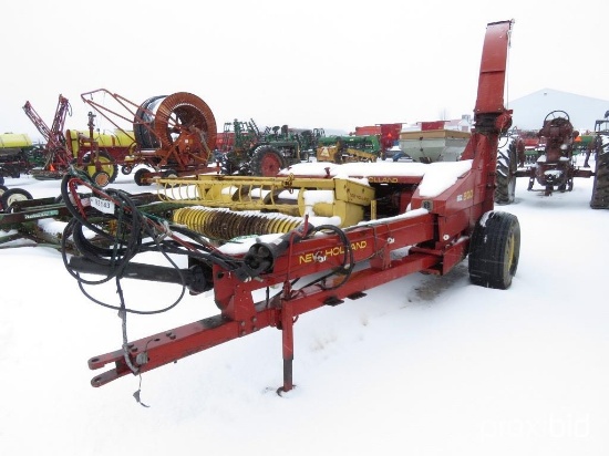 93143- NEW HOLLAND 900 SILAGE CHOPPER, W/HAY PICKUP HEAD, SMALL 1000 PTO