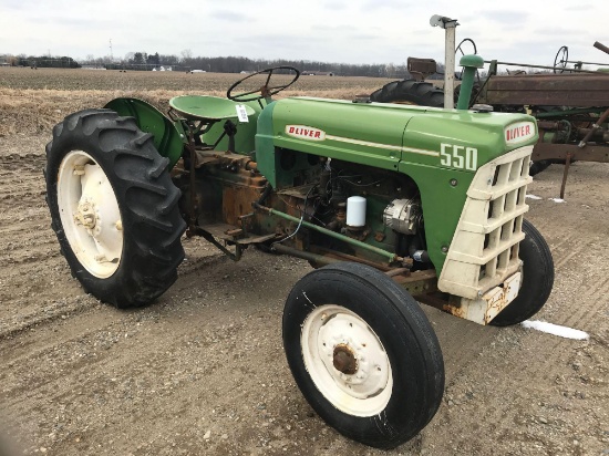 93256- OLIVER 550 TRACTOR