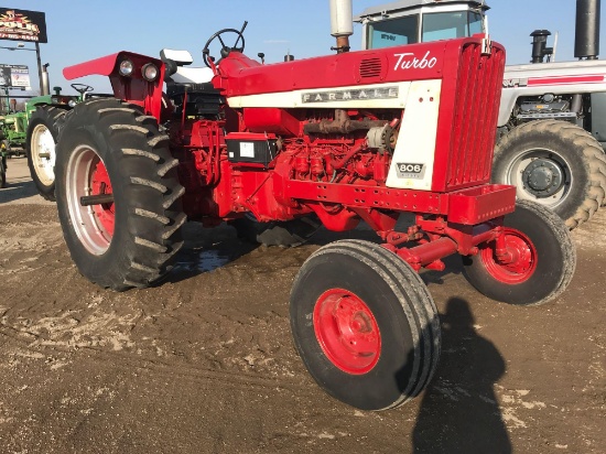 93592- FARMALL 806 TRACTOR